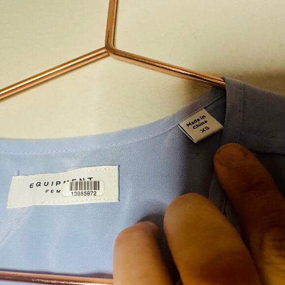 EQUIPMENT FEMME Amaury Silk Baby Blue Button Up Sleeveless Top Size Extra Small - Picture 6 of 9